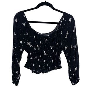 Ivy & Main Long Sleeve Floral Crop Top Black and White Size Medium